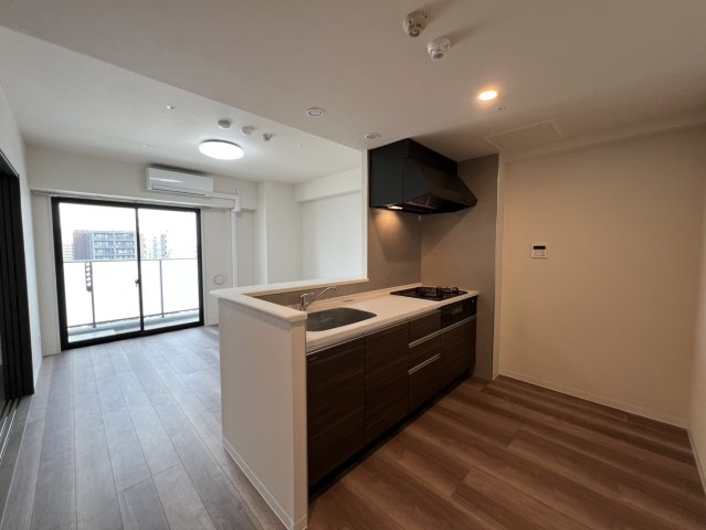 居室・リビング　キッチン後ろのスペースも広く感じました！