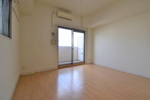 居室・リビング　室内