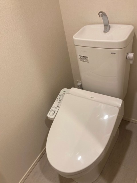 トイレ　※写真は同タイプ住戸です。