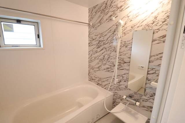 バス・シャワールーム　１０５　浴室