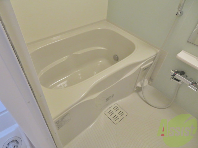 バス・シャワールーム　こちらのお風呂で、一日の疲れを癒してください。