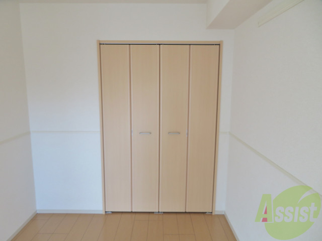 収納　クローゼットが付いているので、お洋服はこちらに。