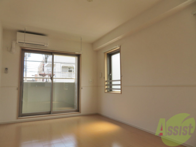 居室・リビング　１２．５　帖の洋室です。広々として開放感があります