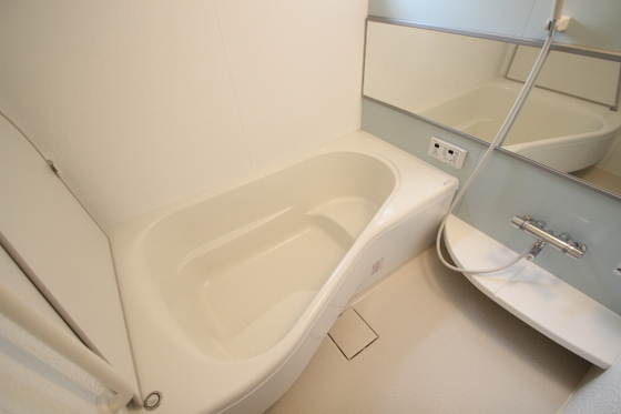 バス・シャワールーム　※掲載写真は同マンション別部屋参考写真となります。