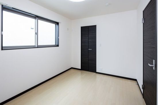 その他部屋・スペース　開放的な寝室です