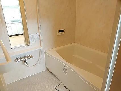 バス・シャワールーム　清潔感のあるバスルームです。