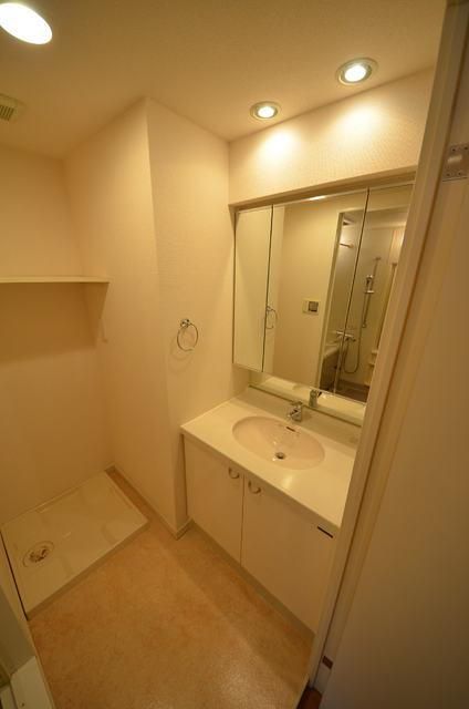 洗面設備　※別部屋の参考写真です。