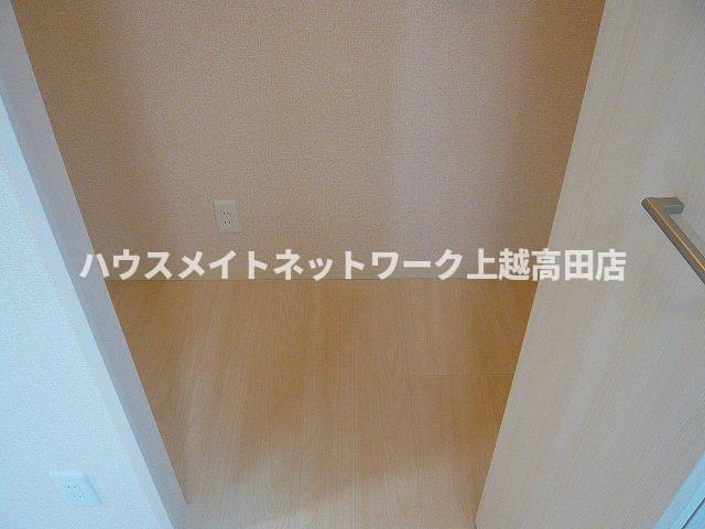 収納　洋室ワンステップクローゼット