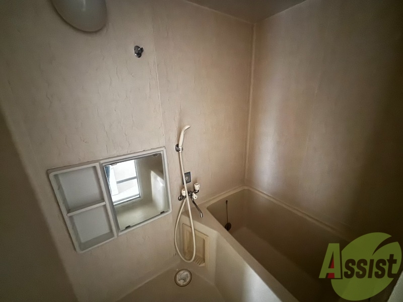 バス・シャワールーム　浴室は狭すぎず、シャワーも浴びやすそうです