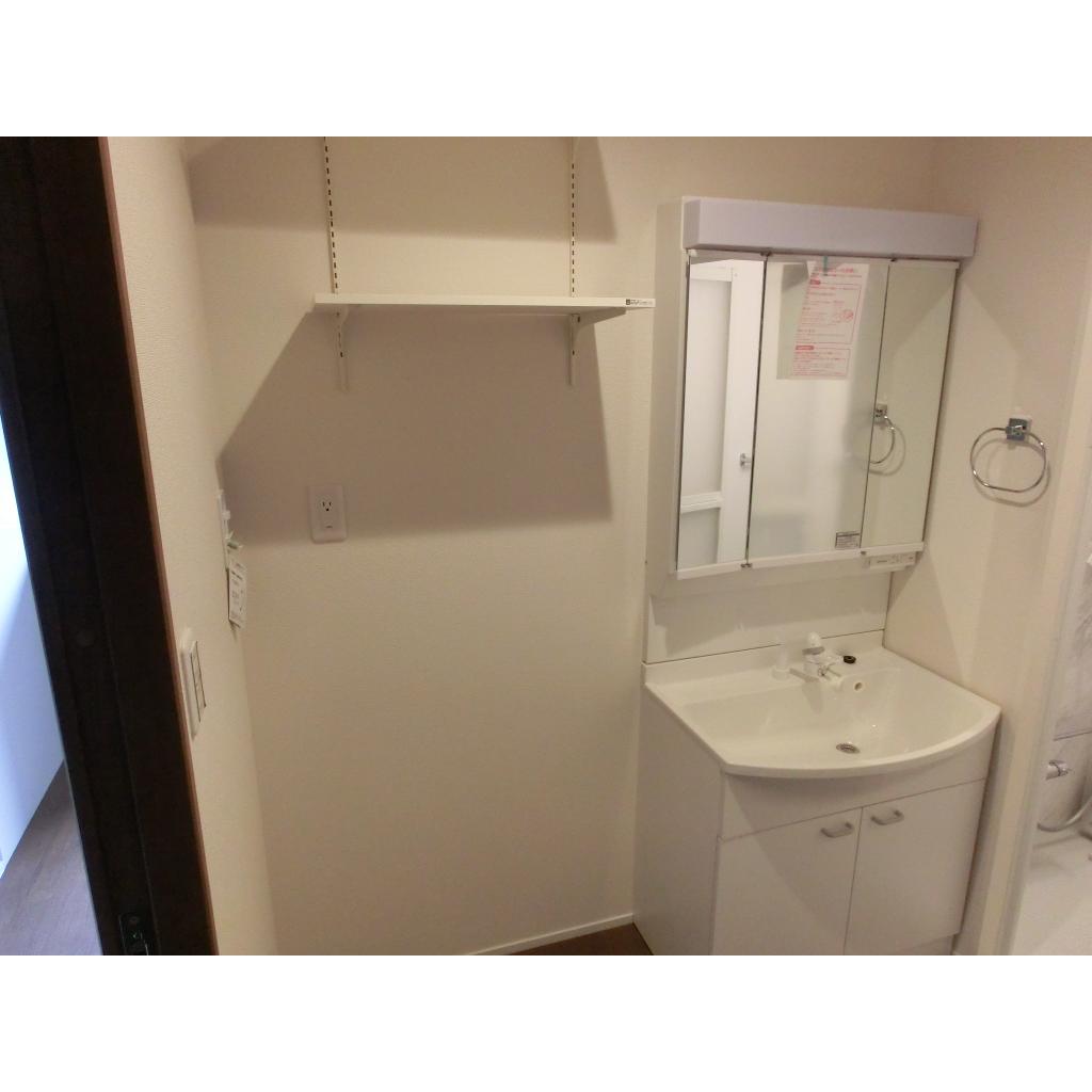 洗面設備　スペースが確保できる洗面所です