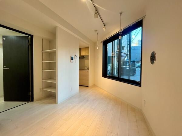 居室・リビング　☆明るい洋室☆