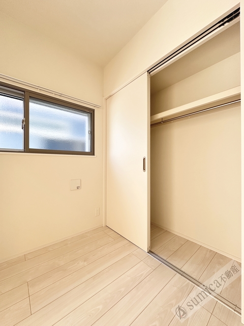 収納　引き戸でゆったり収納いただけます♪