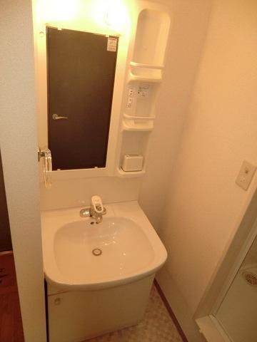 洗面設備　嬉しい独立洗面台です