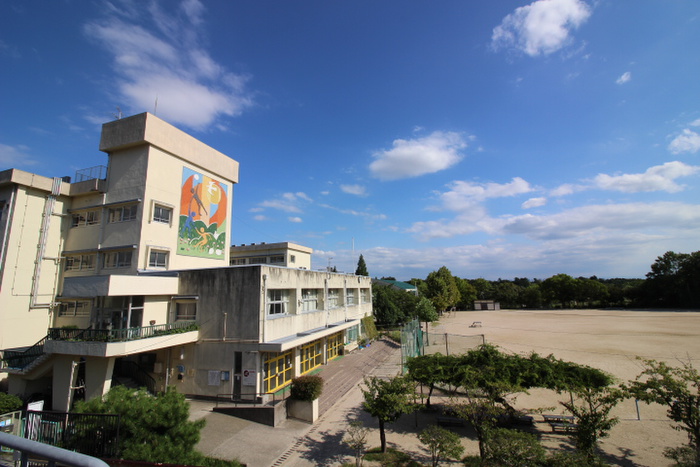 小学校　泉丘小学校（小学校）まで539m