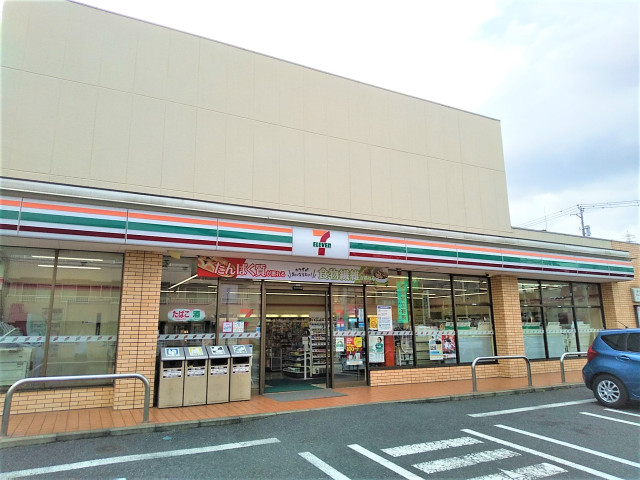 コンビニ　セブン－イレブン　足立綾瀬４丁目店（コンビニ）まで350m