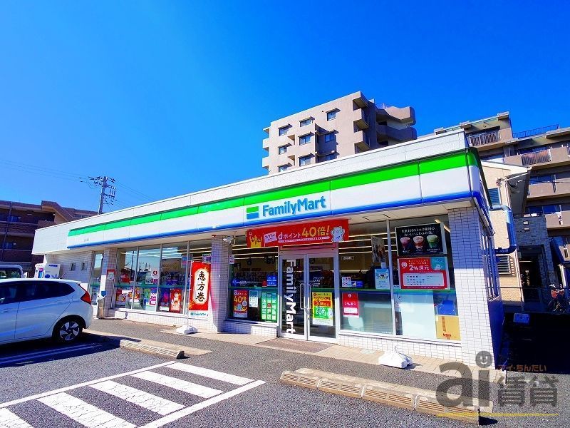コンビニ　ファミリーマート所沢くすのき台店（コンビニ）まで370m