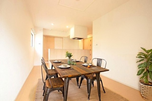 居室・リビング　ＣＧで家具等を配置したもので家具等は含まれません。