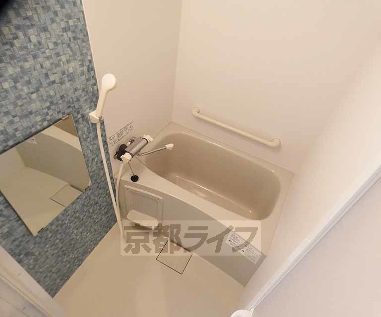 バス・シャワールーム　清潔感あるバスルーム