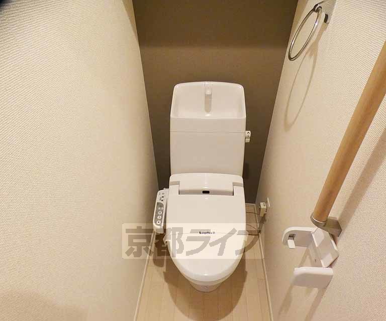 トイレ　ウォシュレットつき