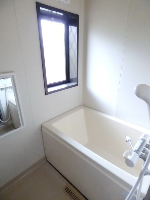 バス・シャワールーム　☆窓有りバスルーム☆