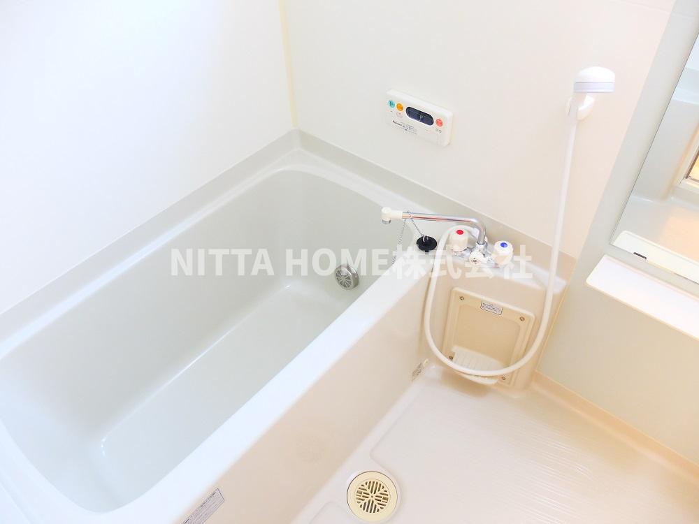 バス・シャワールーム　小窓有り◎追い焚き＆浴室乾燥付きバスルーム◇