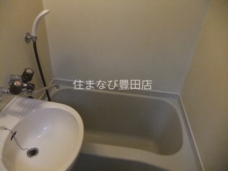 バス・シャワールーム　同型別部屋写真