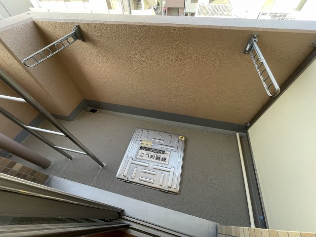 バルコニー　陽当たり良好なバルコニーです