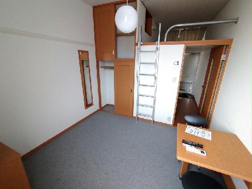 居室・リビング　1階はフローリング仕様です。