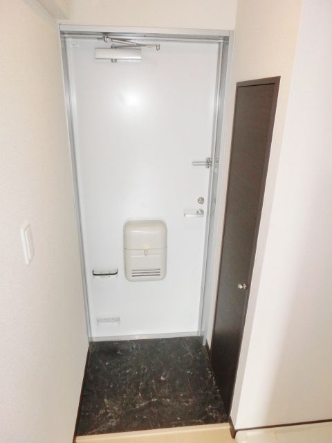 玄関　シューズＢＯＸ付の玄関。