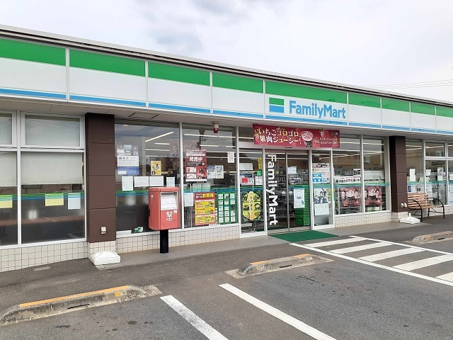 コンビニ　ファミリーマートフレスト陽光台（コンビニ）まで800m