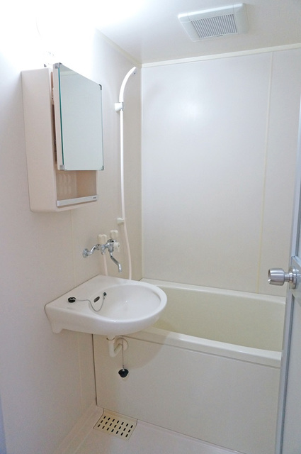 バス・シャワールーム　※別のお部屋の参考画像です。現況優先。