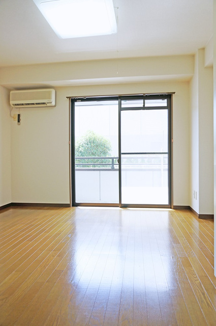 居室・リビング　※別のお部屋の参考画像です。現況優先。