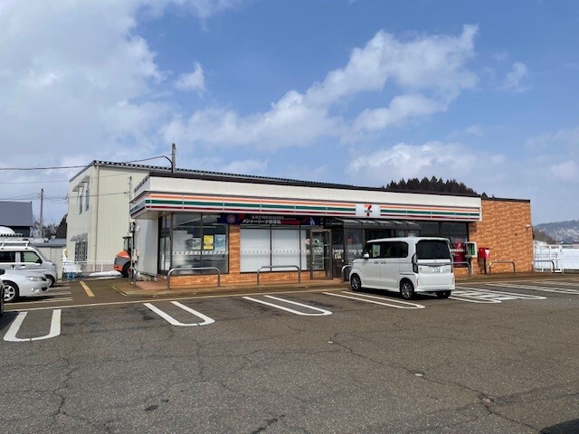 コンビニ　セブンイレブン（コンビニ）まで1100m