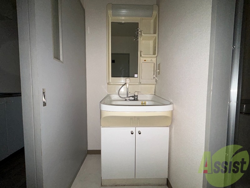 洗面設備　シャンプードレッサーなので身支度しやすそうですね。