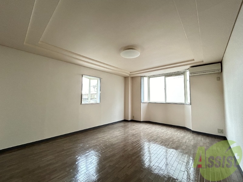 居室・リビング　１１帖の洋室です。生活のメインとなる部屋ですね。