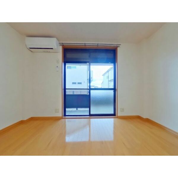 居室・リビング　掲載写真は同型モデルを掲載しており実際のお部屋と仕様等が異な