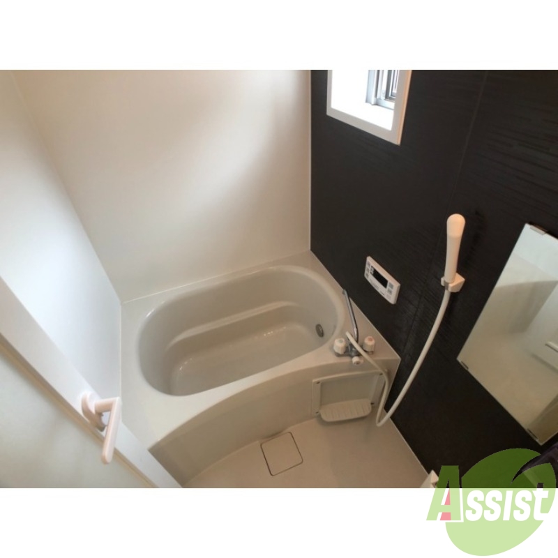 バス・シャワールーム　お風呂は日々の疲れをリフレッシュできる広さがありますね。