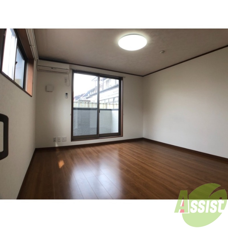 居室・リビング　陽当たりが良く、広々として過ごしやすそうです。