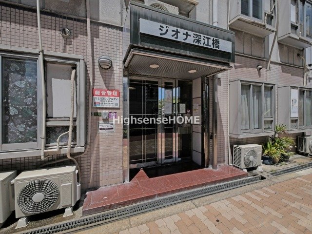 エントランス　落ち着いたエントランスです