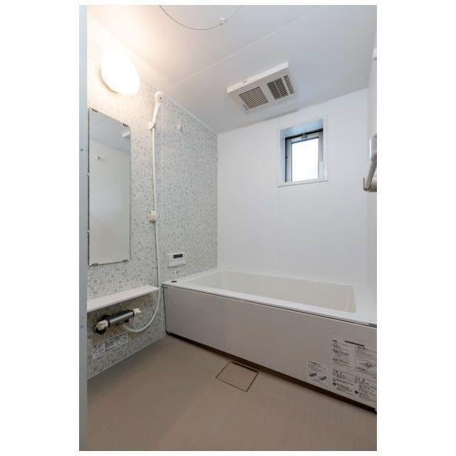 バス・シャワールーム　追焚機能・浴室乾燥機つき　※イメージ・間取り反転あり