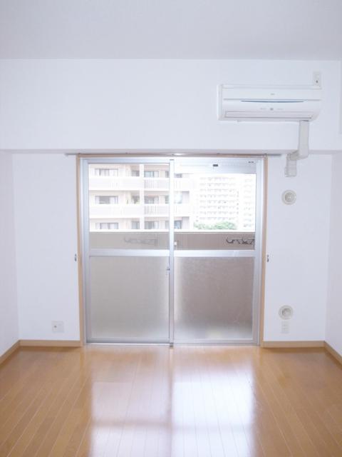 居室・リビング　【洋室】※前回入居時　現況を優先します