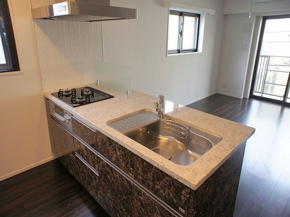 キッチン　写真は同タイプ住居です。