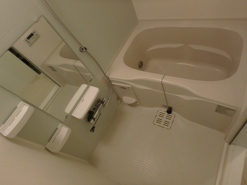 バス・シャワールーム　反転