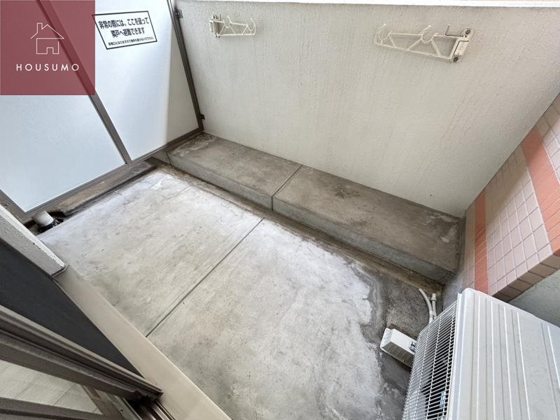 バルコニー　バルコニーからの眺めを楽しみながら食事をしませんか