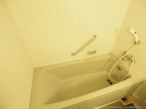 バス・シャワールーム　広々とした浴槽です。