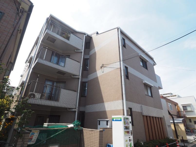 建物外観　鉄骨コンクリート造の丈夫な構造