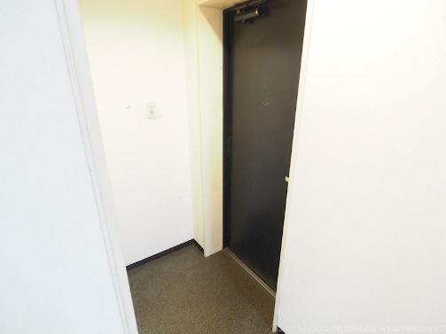 玄関　大容量の玄関収納あり。