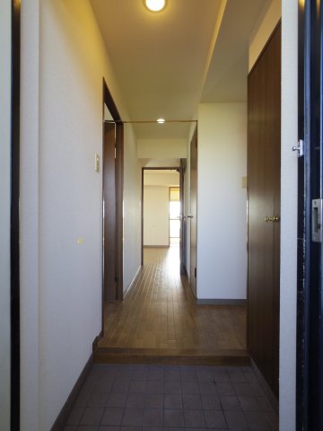 玄関　参考：同タイプ他部屋
