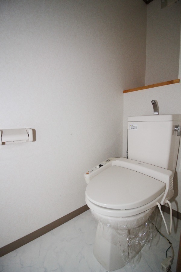 トイレ　温水洗浄便座付き