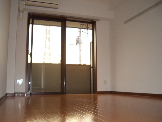 居室・リビング　南向きのお部屋です。